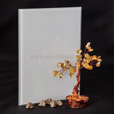 Стекло интерьерное Китай стекло окрашенное белое, 4мм (1830*2440) (продажа кратно 0,5 листа)